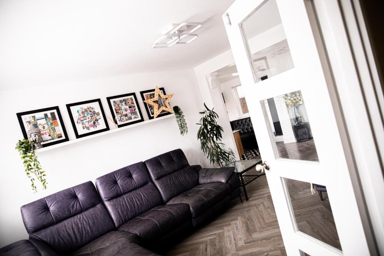 Inviting 3-Bed House In แมนเชสเตอร์ ภายนอก รูปภาพ