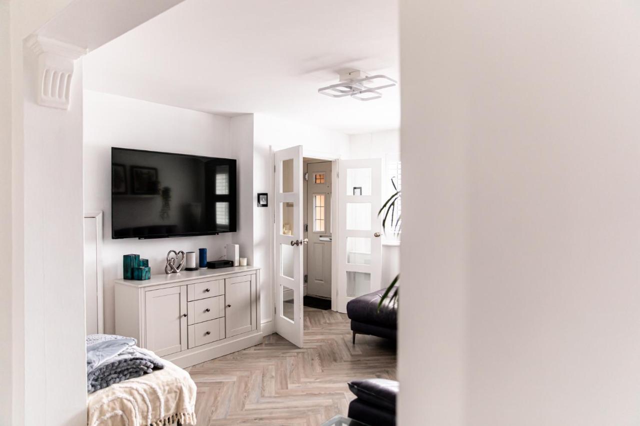 Inviting 3-Bed House In แมนเชสเตอร์ ภายนอก รูปภาพ