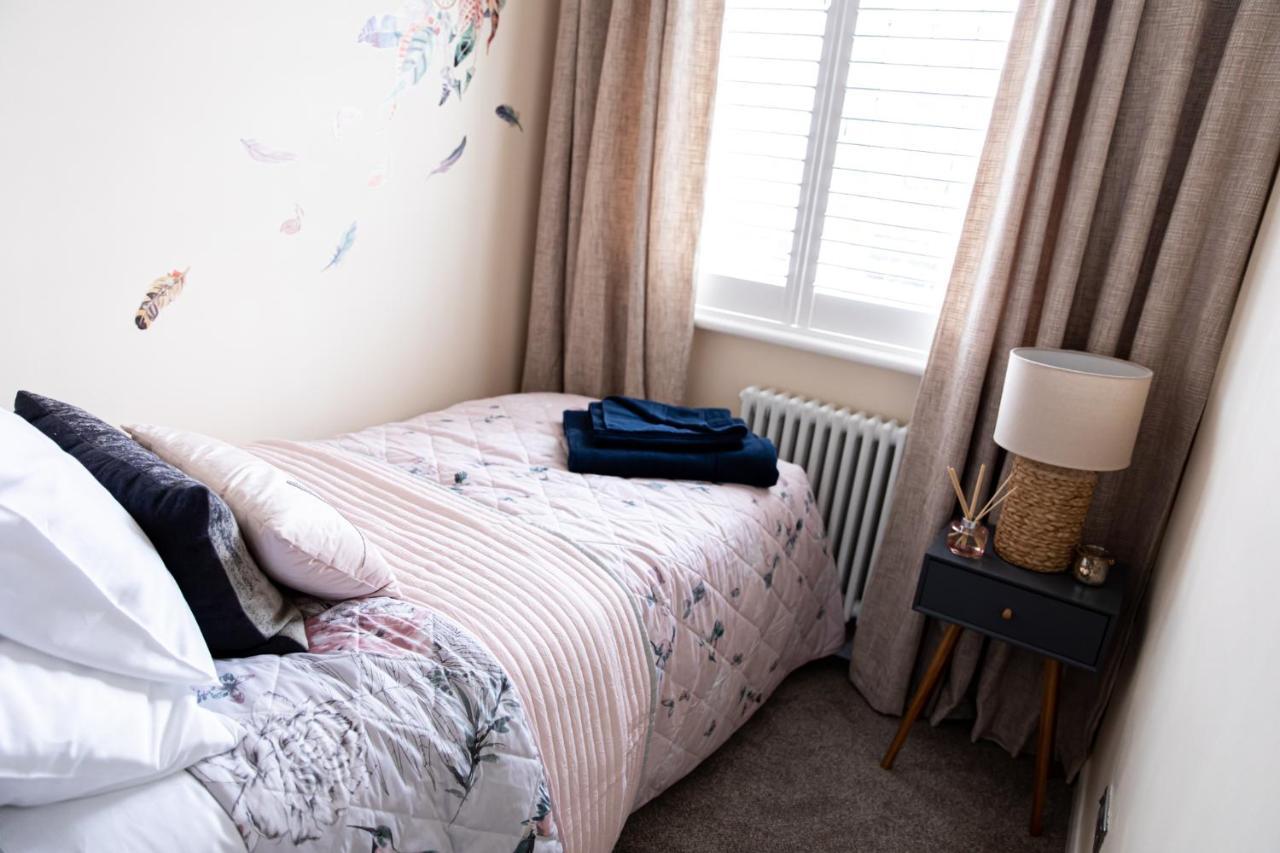 Inviting 3-Bed House In แมนเชสเตอร์ ภายนอก รูปภาพ
